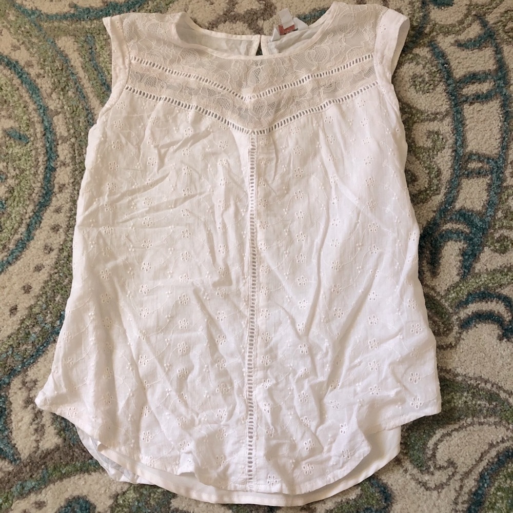 Woman’s white and lace tank
